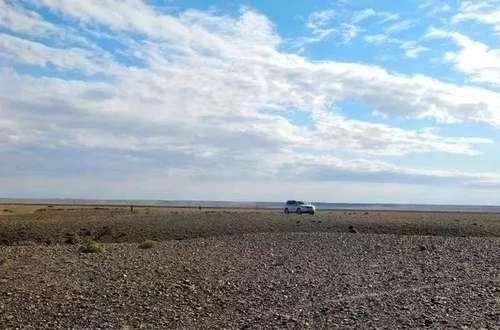 新疆捡石头最美季节又到了，教你在16个不同的地方捡石头！