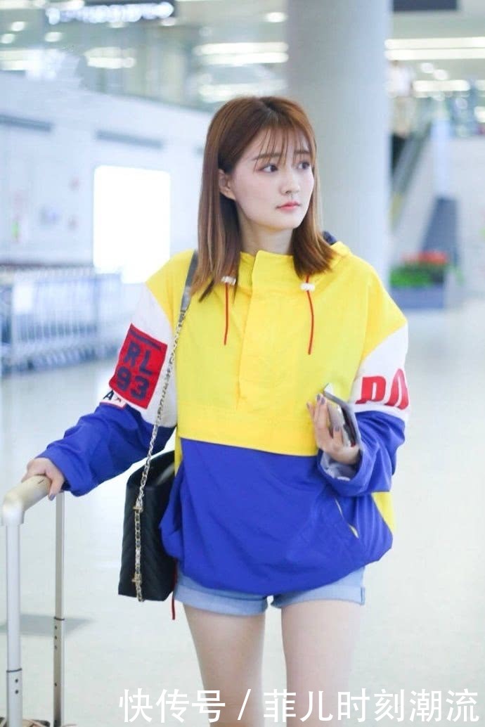 徐璐换了个空气刘海，瞬间就方脸变圆脸，网友：这是要嫩回15岁？