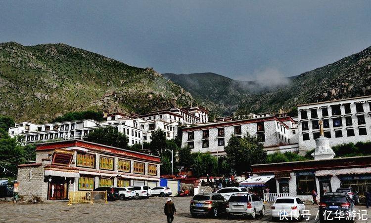 西藏规模最大寺庙 拥有141个庄园540多个牧场 庙产折现富可敌国