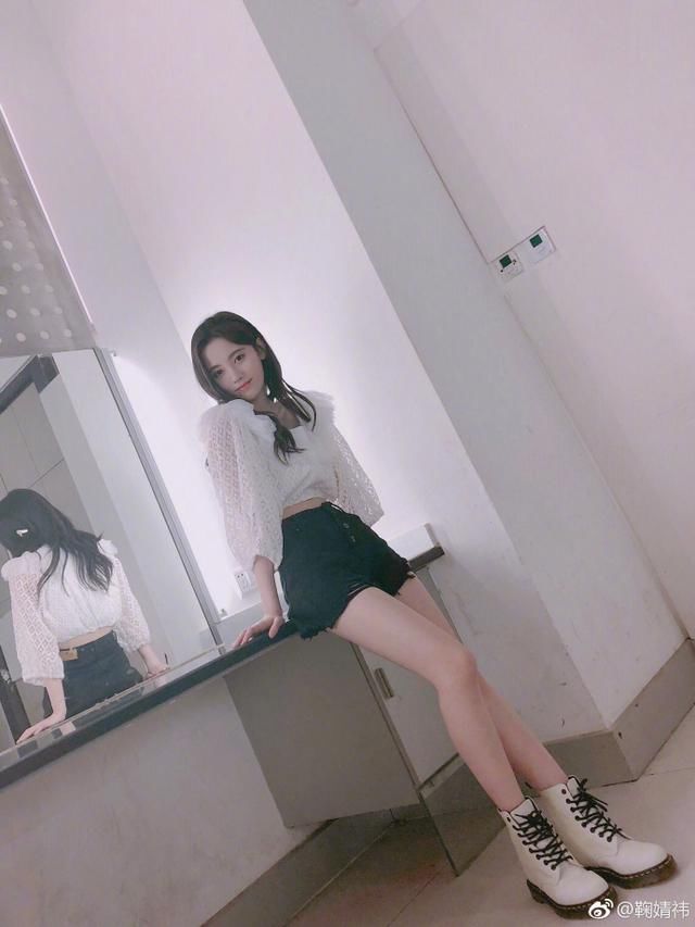 鞠婧祎的颜值暴击,身材暴击,你更喜欢哪个?