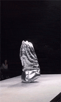 『大赛』时尚界迷之设计大赛!背上绑张床走秀,拎包入住吗?