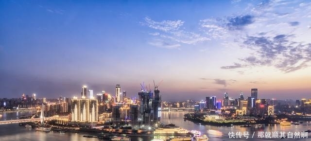 国内三座夜景最美的城市,上海仅排第二,第一是全球的不夜城