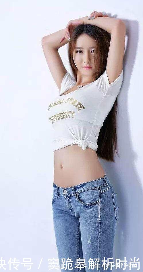 一条很舒适紧身裤,穿出时的尚女神范,样子总是那么迷人!