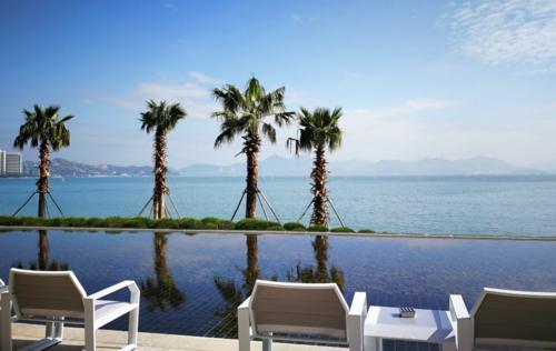 被誉为广东第一湾的小径湾，人少景美，自然海景美不胜收