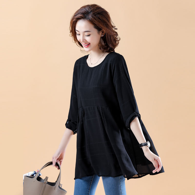 个子不高的女人少穿裙子，试试艳阳衫+短裤，不要高跟鞋也很美