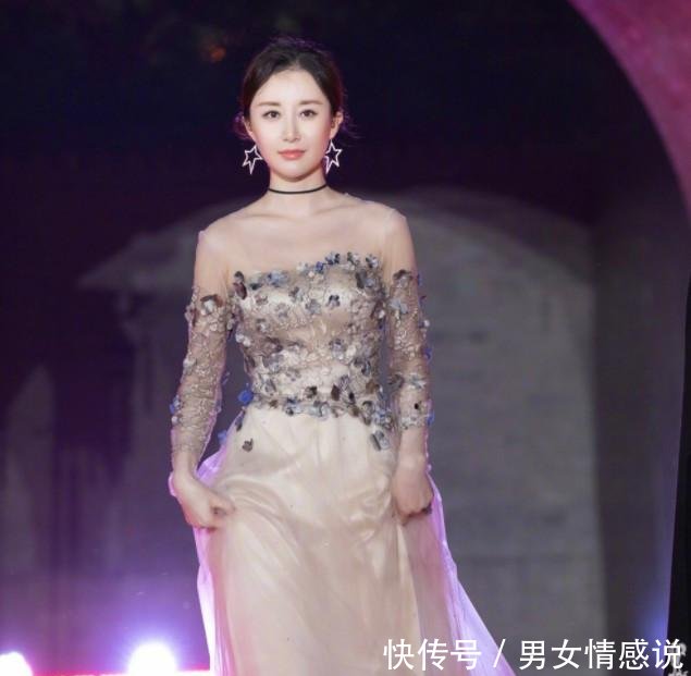 舒畅的袖子太别致，鼓风机藏在袖口里面快能装下一个抱枕了