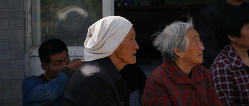  「发生」留守老人的问题越来越严重了，当他们离世之后，农村会