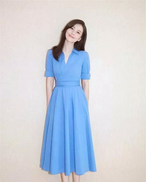  「时髦精」连衣裙的魅力无法阻档,女神的时尚搭配单品,这样搭配美呆了