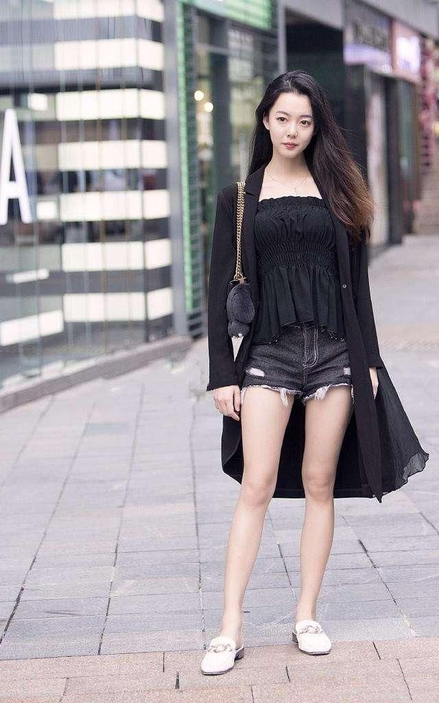 清凉一夏:街拍美女时尚靓丽、性感充满魅力，最后一位若隐若现美