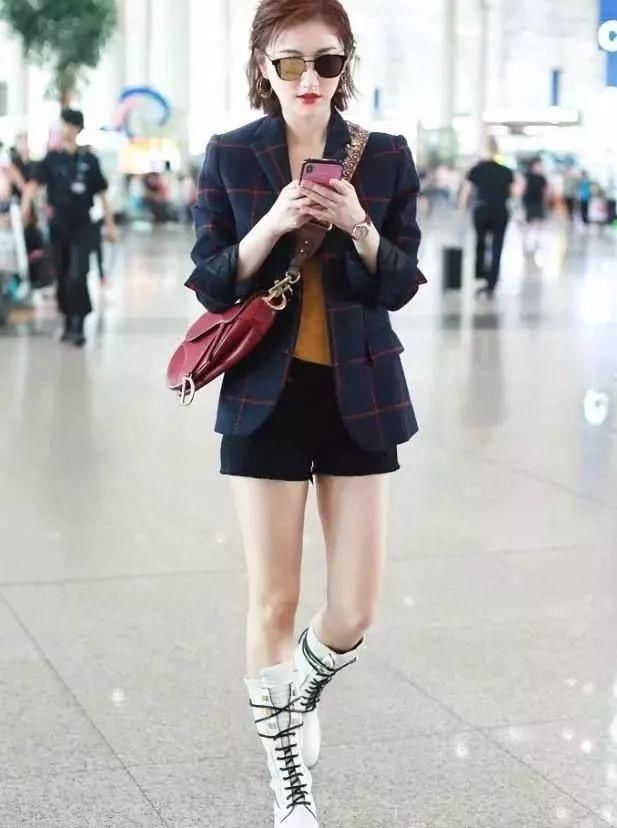 浪费时间！景甜穿双鞋子，需要半个小时，想撞鞋都难！