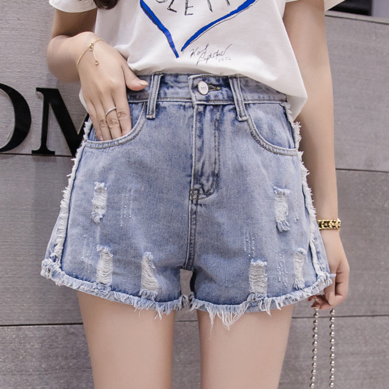 无牛仔不时尚，牛仔短裤时尚又有型，超级好搭配