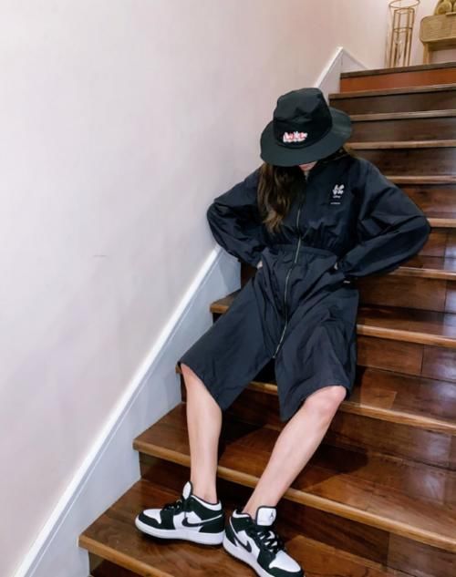  [不妨]喜欢春季帅气风格穿搭的女生，不妨看钟楚曦的搭配，简单而又大方