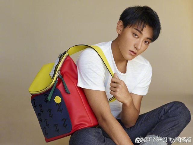 黄子韬发文宣布告别娱乐圈，黄爸一句话透露真相，网友：等你回来