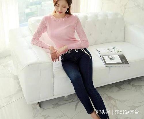 穿牛仔裤的美女,小姐姐穿出独特气质,让人看了过目不忘!