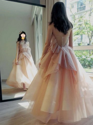  「粉色」女子婚礼想穿粉红色婚纱，老人们却说白色婚纱是一婚，粉色是二婚