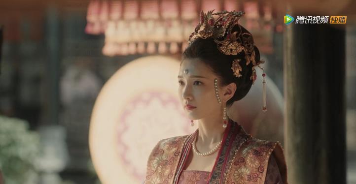  『珍珠』丹姝不愧是皇后，珍珠妆这一处的细节显示位份，张妼晗也不敢造次