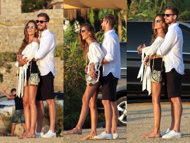 德国门将被淘汰后，日子过得美滋滋，和超模女友演绎度假风情侣装