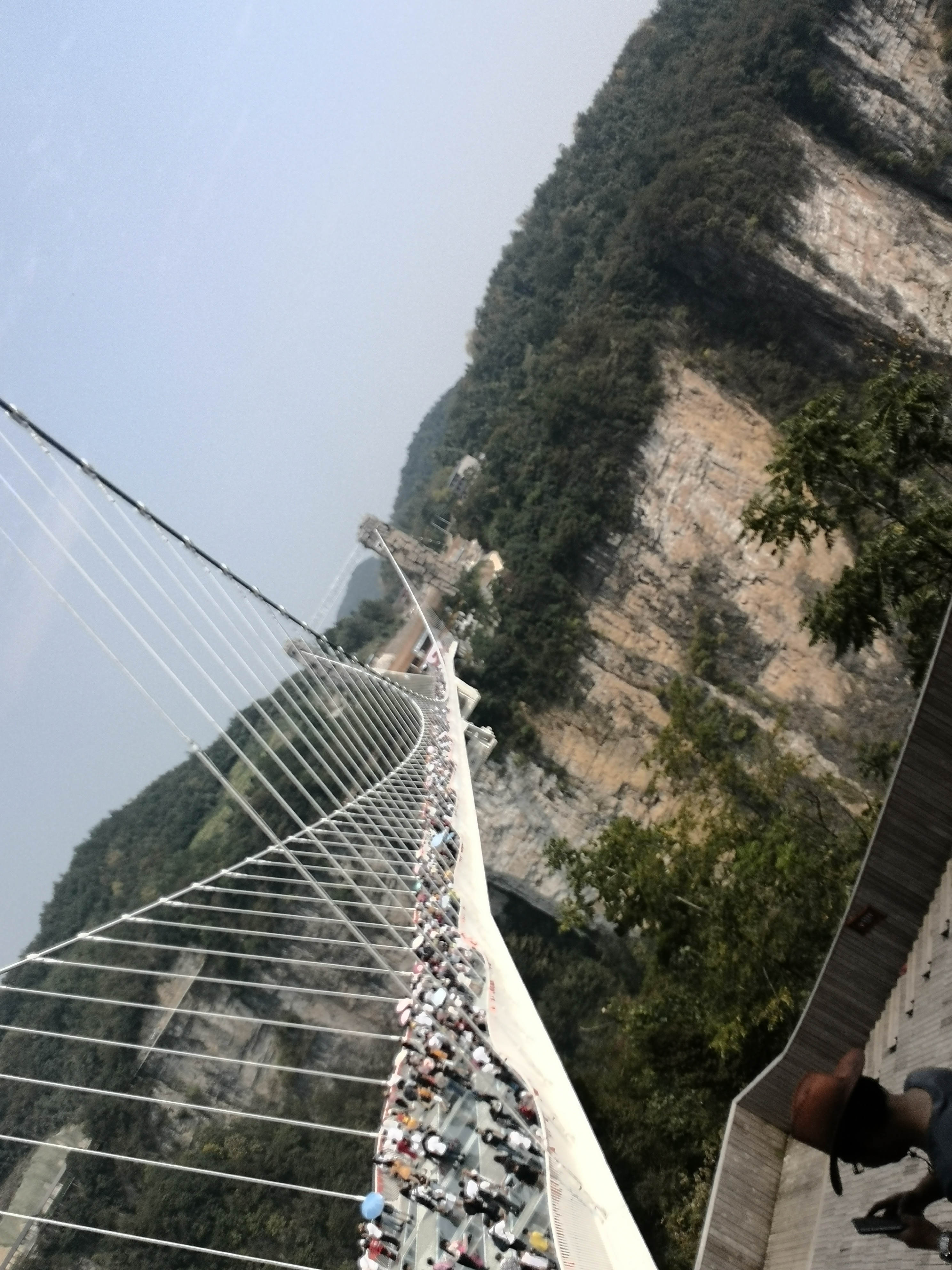 国庆期间张家界大峡谷玻璃桥其实是这个样子的哈!!!