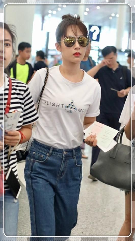 当41岁陈数和26岁杨紫同穿牛仔裤，才知道自律与放纵的差距有多大