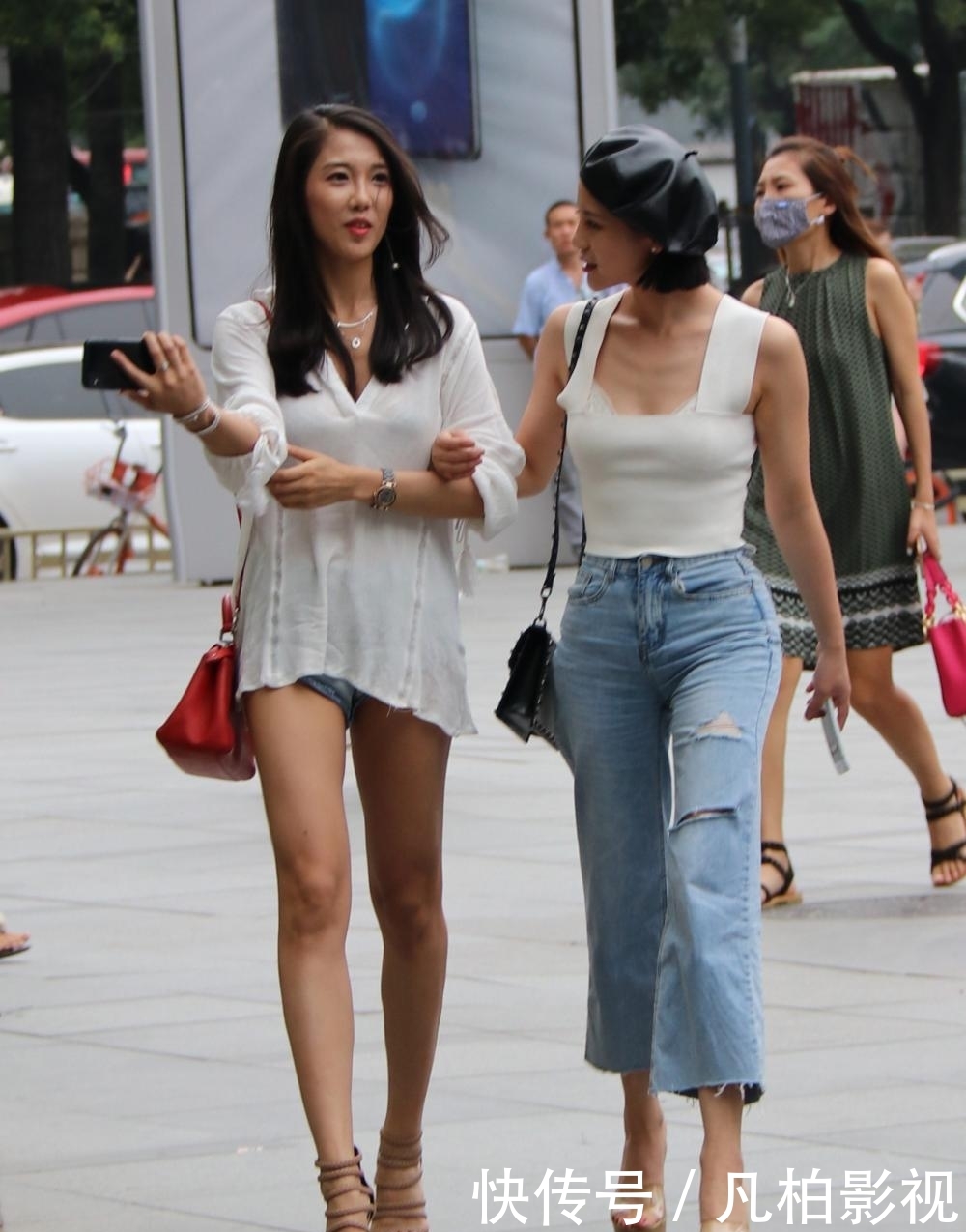 #穿衣#街拍: 温柔又不造作的穿衣搭配风格, 第二位真清凉