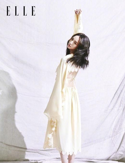  「不失」张钧甯两大时尚刊来袭！一袭绿色长裙美成森系女孩