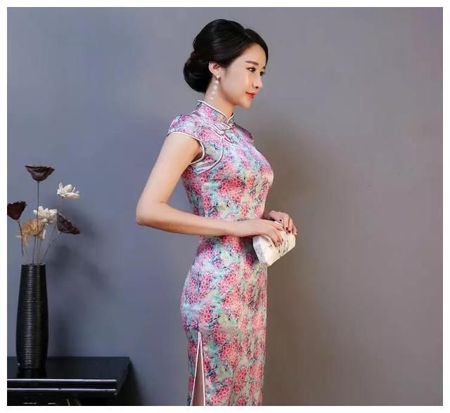 能甩连衣裙十条街的碎花旗袍，让你做一回浪漫小女人！