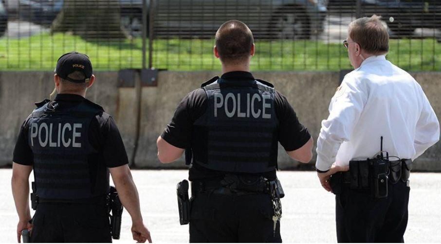 加美的警察可以随便查路人身份证?说这话的人不是蠢就是坏