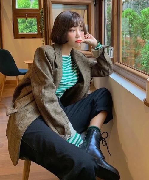  [衬衫]别再愁外套里面穿什么了，有这3件，美一整年