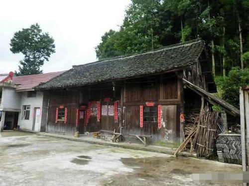  [回村]自己原有的宅基地，现是非农户口是否可以回村翻建房屋？