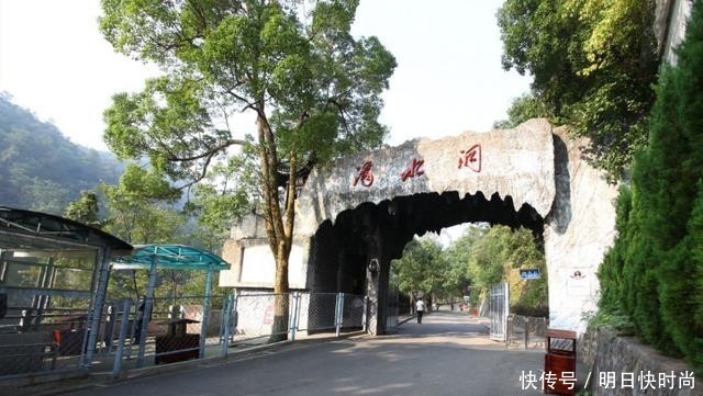 韶山滴水洞，有“西方神秘山洞”之称，与中南海房屋的结构相近似