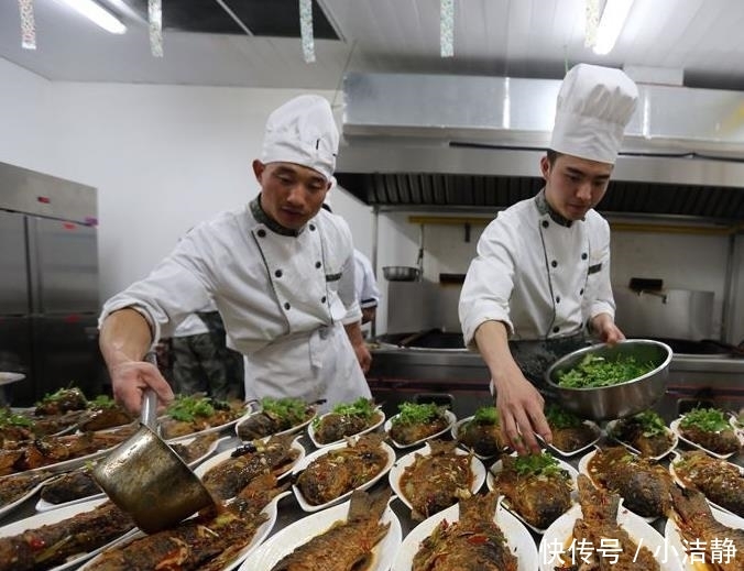 部队饭菜的回忆：这道菜是新兵的最爱却是老兵的噩梦，当兵的才懂