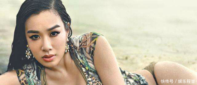 钟丽缇豁出去，一件深V领长裙大秀性感，网友，张伦硕该吃醋