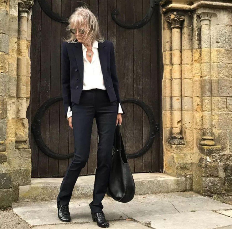 她74岁，满脸皱纹，天天素颜，但是真的很酷啊!!!