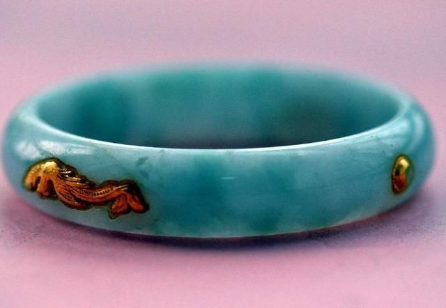 心理测试：四个手镯，选一个你喜欢的，测你会在几岁达到颜值巅峰