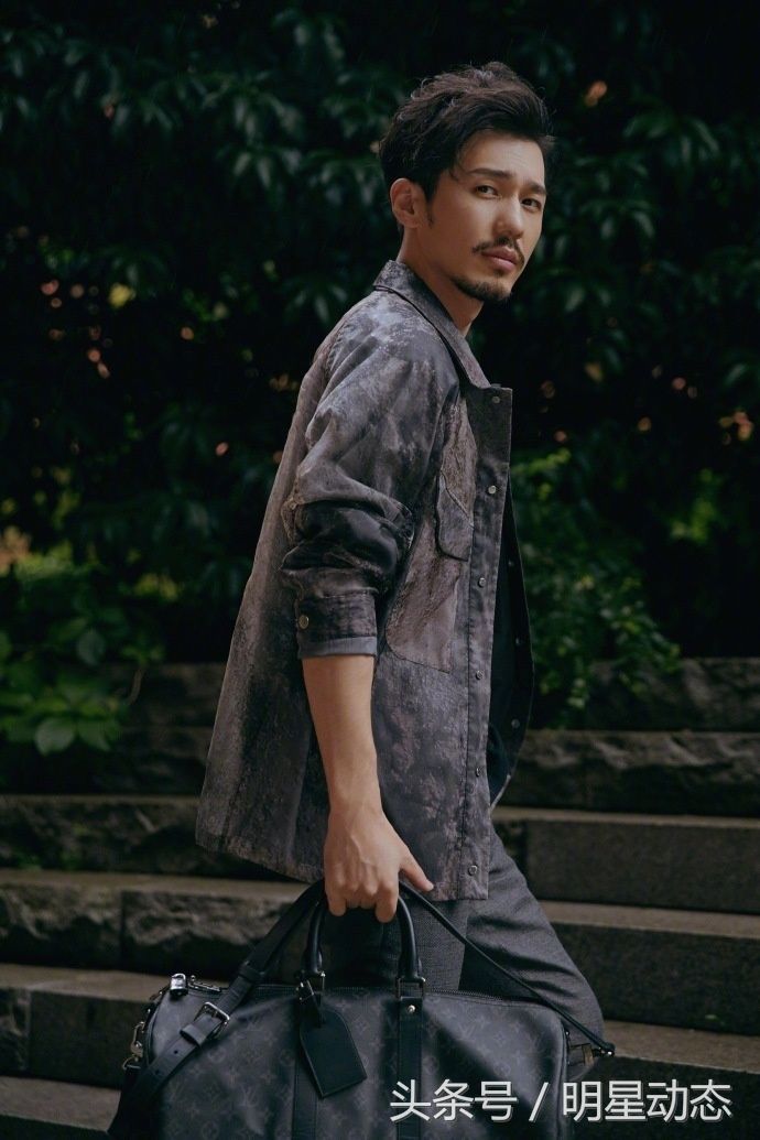 白宇时尚又帅气，霸道总裁范儿十足!