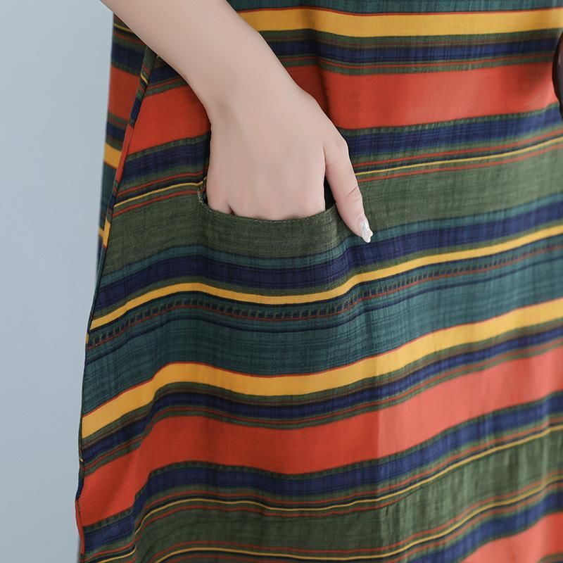 火爆夏季的波点裙，70后阿姨穿上身也毫无违和感，显得人更美