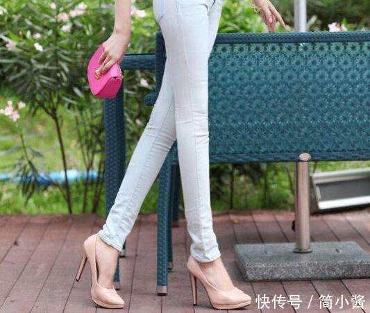 时尚典雅的尖头细跟，独特的设计，轻松打造出浓浓的女人味