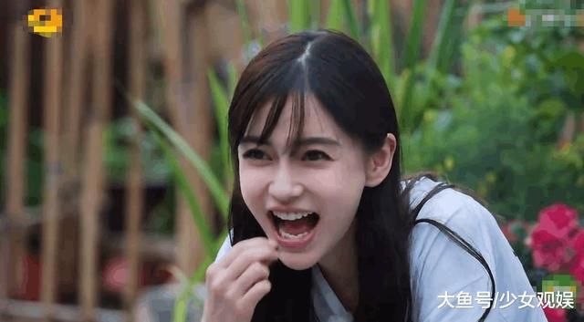 继杨颖假吃之后，又一女星重蹈覆辙，狂吃空碗看得尴尬癌都犯了