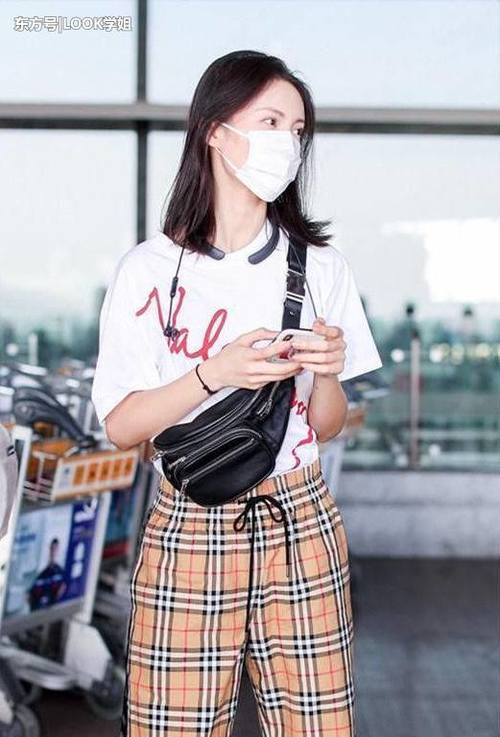 张子枫没有金晨的大长腿还穿阔腿裤，女神和假小子差距一目了然