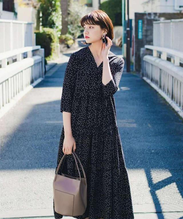  『袜子穿搭』你还在傻傻的露脚踝吗?那就错了!露袜子才是今年的潮流!