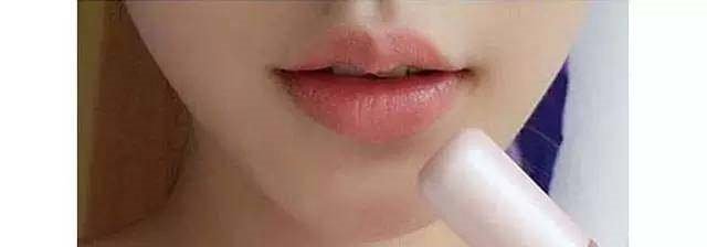 妹子因化妆术走红网络，没想到卸妆后更为惊艳，网友跪求娶回家！