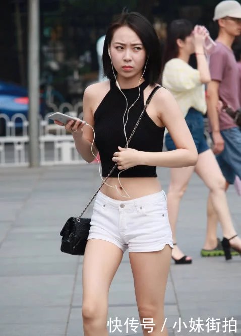 气质小姐姐火辣漏脐装大秀纤细好身材,愁眉苦脸的样子有一种怒美