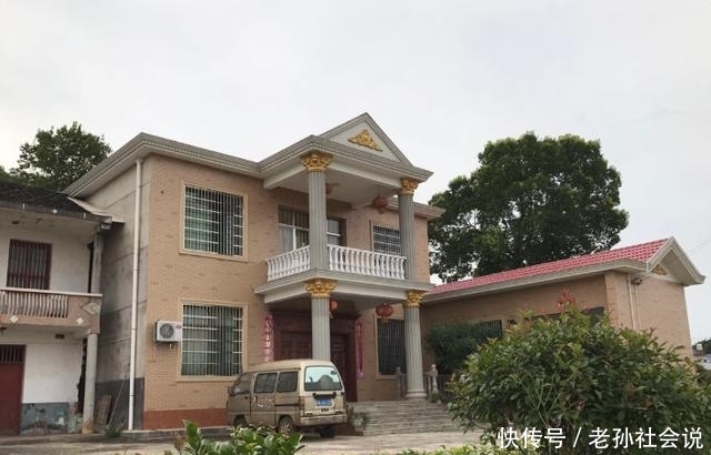 农村房子建好为什么多数不和效果图一样？看了这栋农村别墅明白了