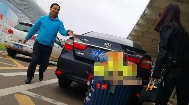 马蓉又曝新男友，海南63岁富商，网友神评论：再有钱也会被她坑光