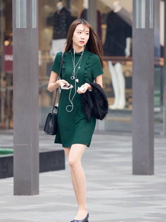 朝气蓬勃的女生, 轻松自然穿搭, 打扮起来特别上镜