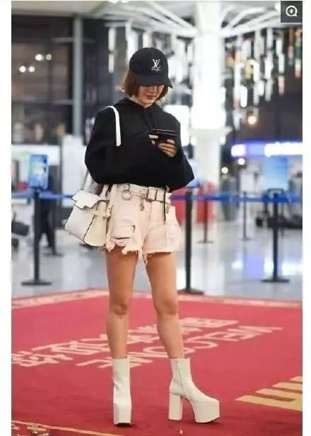 10cm高跟鞋叫恨天高,baby:20cm才算高跟,她却说20cm只算平底鞋