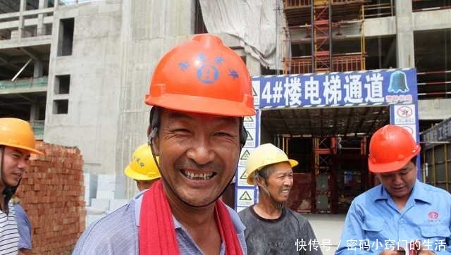  [秋收]一些地方在中秋节前出现了“用工荒”，一天几百没人做，