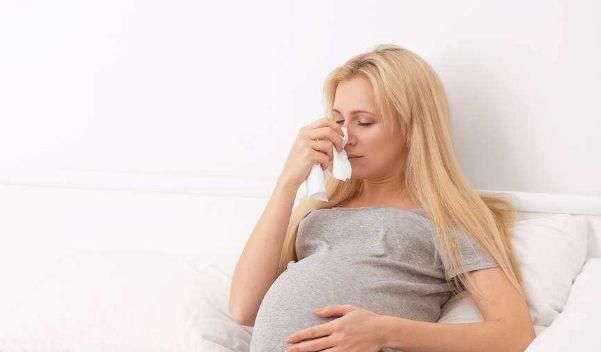孕期,准妈打喷嚏对胎宝宝有影响吗?或许答案