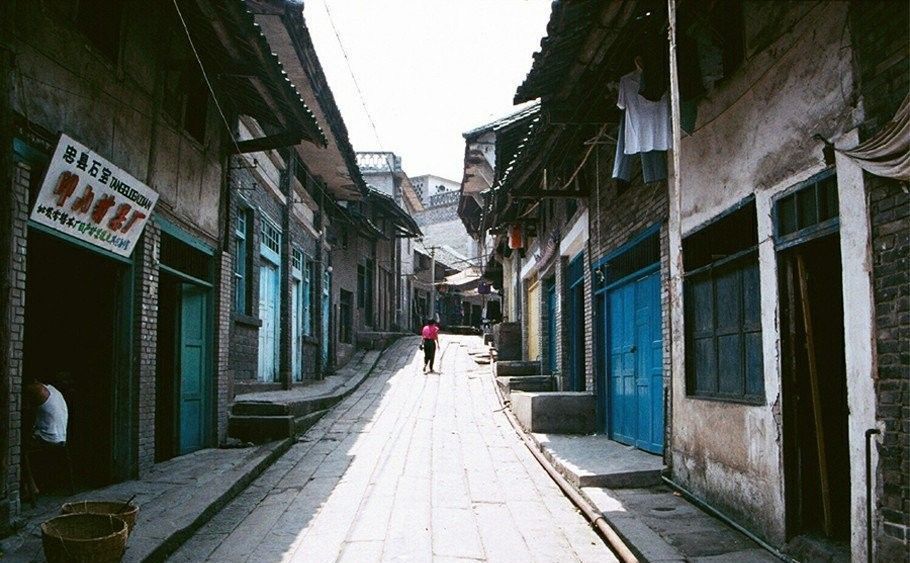 老照片:1994年的山城重庆 光膀子的棒棒军