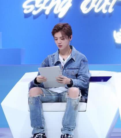 鹿晗就是壕，花8900买了双涂满胶水的鞋，不怕关晓彤生气吗？